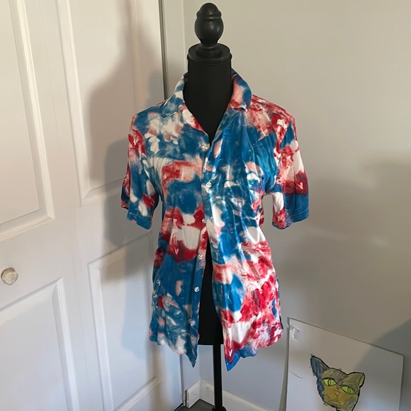 Red, white and blue button up short sleeve - Picture 2 of 4
